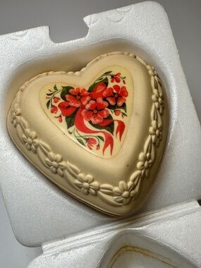 Vintage Avon “A Token of Love” Heart Soap Set 3pc Special Occasion Fragrance